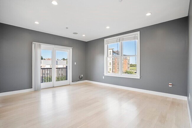 Building Photo - 45 Vinton St
