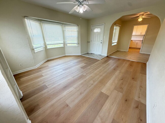 Building Photo - Updated 3 Bed/2 Bath Home For Rent!