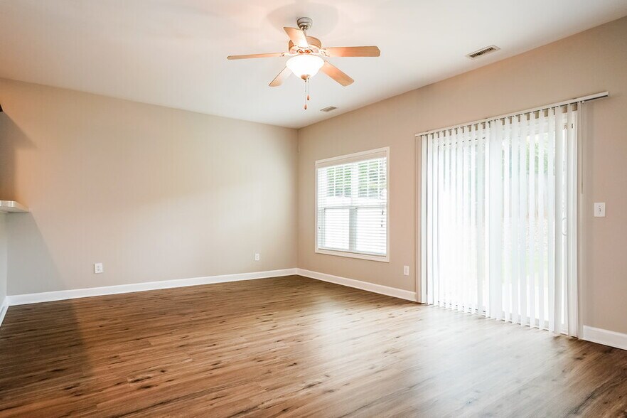 Building Photo - 2545 Spring Oaks Way