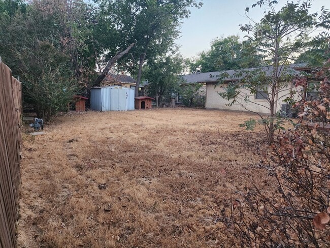 Building Photo - 2210 Newcastle Dr