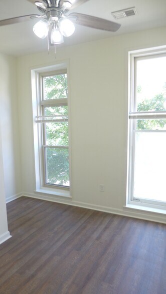 Building Photo - 326 Park Ave