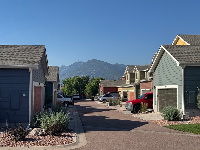 Building Photo - 475 Eclipse Dr