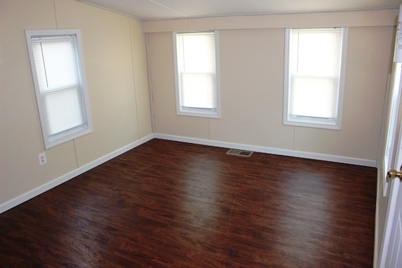 Building Photo - 14999 Lincoln Ave