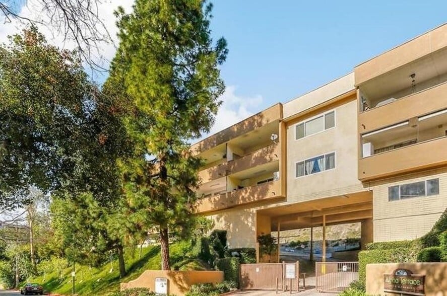 Building Photo - 1935 Alpha Rd