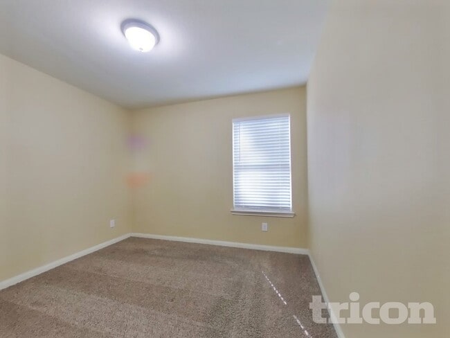 Building Photo - 2063 Sweet Lilac Dr