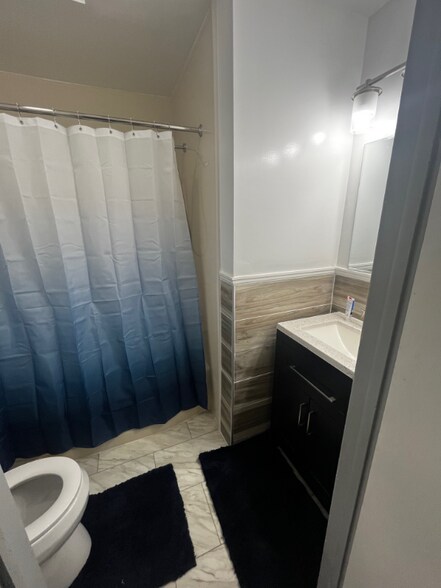 Building Photo - 2303 2nd St