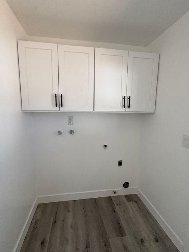 Building Photo - Fully Renovated 3-Bed in the heart of Teha...