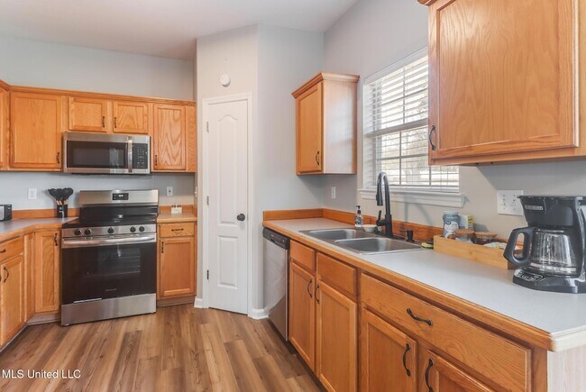 Building Photo - 16060 S April Dr