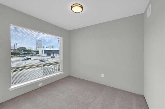 Building Photo - 1300 Augusta Dr
