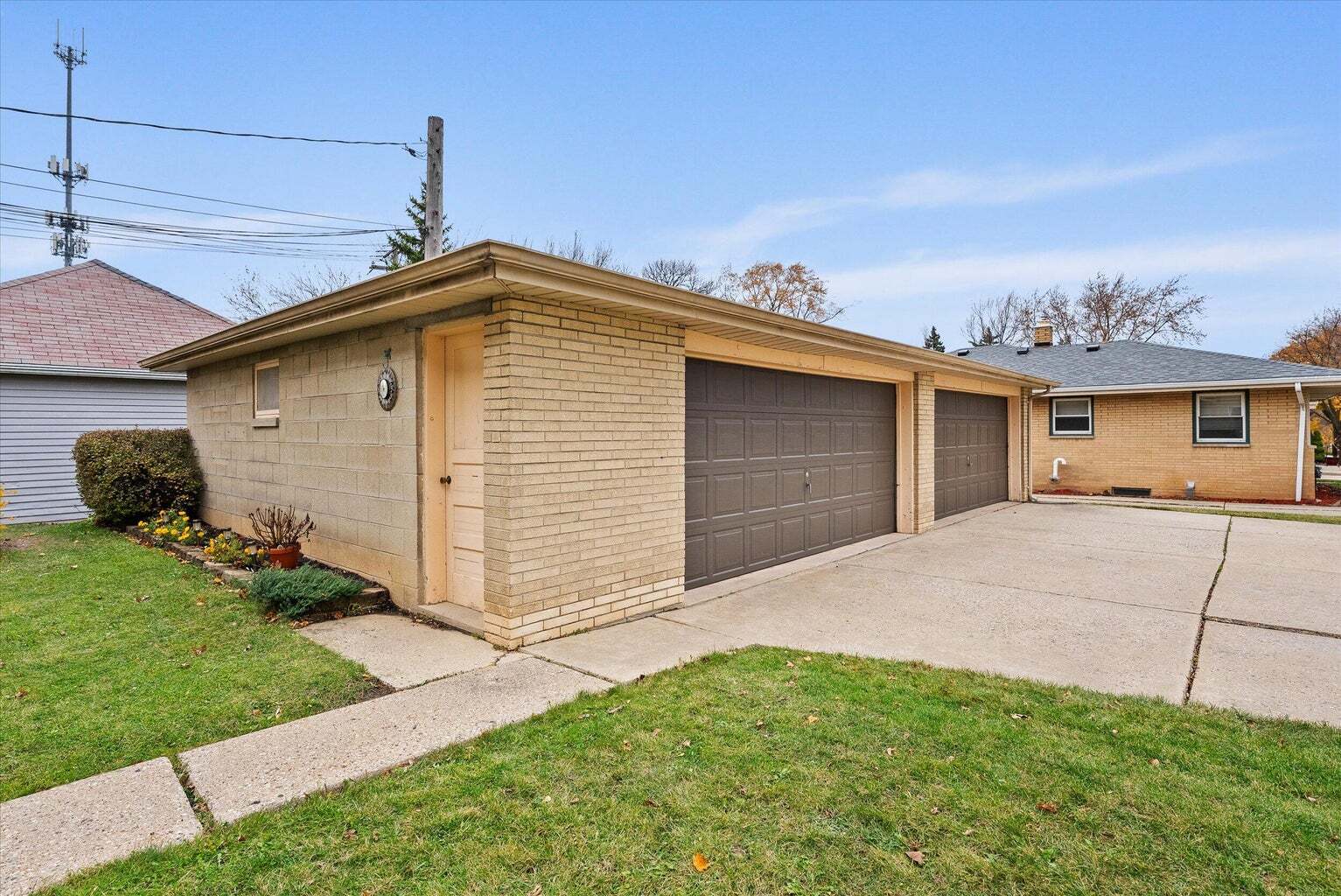 Building Photo - 5506 W Oklahoma Ave