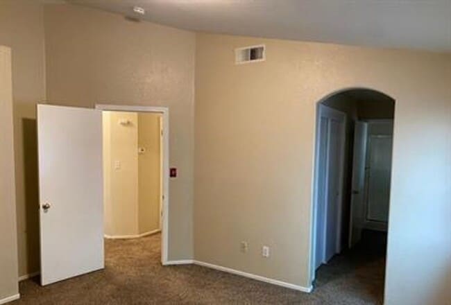 Building Photo - Cozy Home For Rent