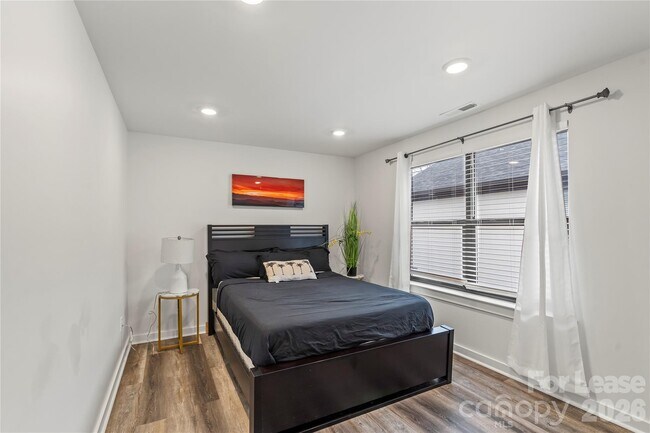 Building Photo - 2813 Ava Ave