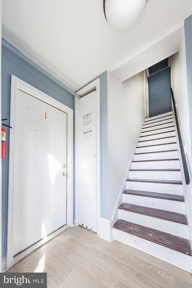 Building Photo - 905 19th St NE