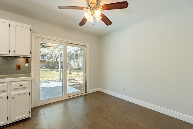 Building Photo - Beautiful 3 bedroom, 2.5 bathroom home in Gracywoods!