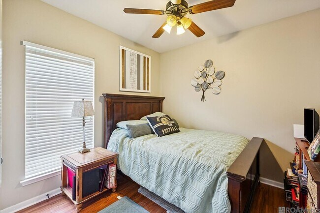 Building Photo - 40300 Creek Bend Dr