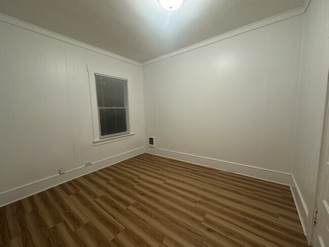 Building Photo - 7951 Maple Ave SE