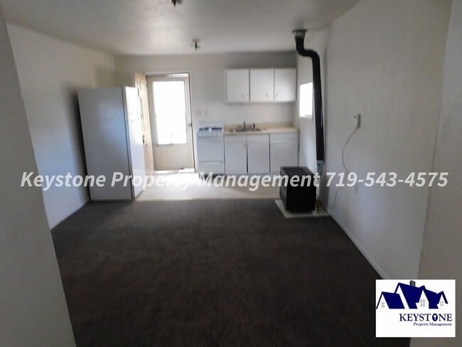 Building Photo - Small Dog Welcome! AC Unit Included! Studio Near Downtown $650/$650