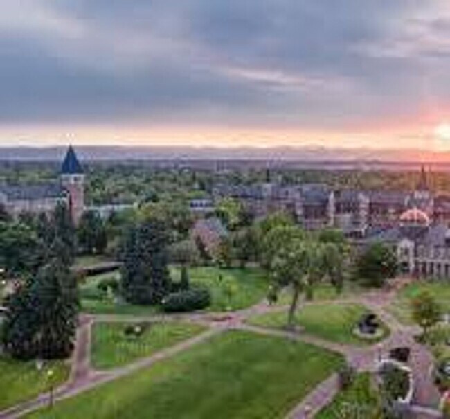 Building Photo - Remodeled Two Bedroom in University District-Next to DU!! 50% Off Firsts Month Rent!!