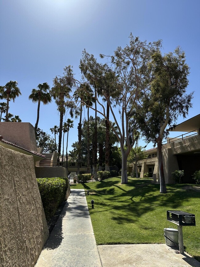 Building Photo - 2820 N Arcadia Ct