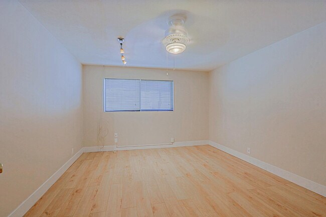 Building Photo - 6203 N 12th Pl