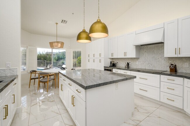 Building Photo - 9375 E Sutherland Way