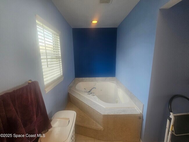Building Photo - 2240 Spring Creek Cir