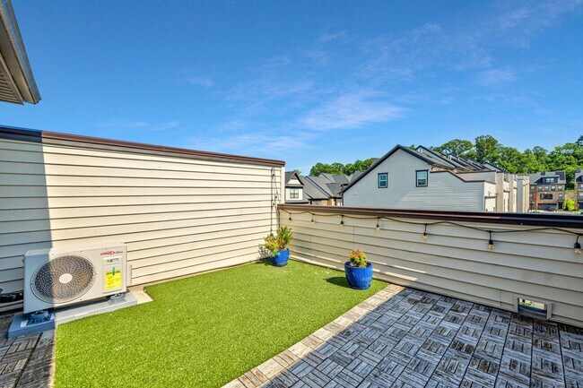 Building Photo - 2820 Dart Dr