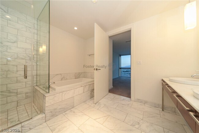 Building Photo - 4471 Dean Martin Dr