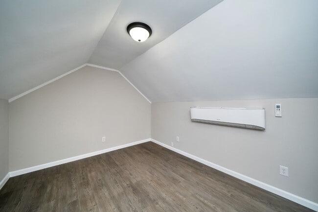 Building Photo - Freshly Updated & Full of Style – Don't Miss This Adamsville Gem!