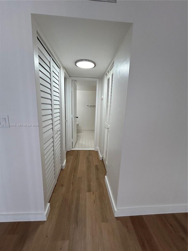 Building Photo - 600 NE 36th St