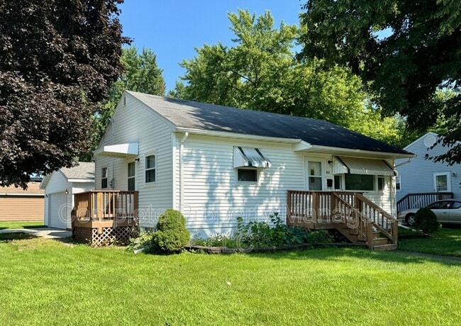 Building Photo - 1517 Margaretha Ave