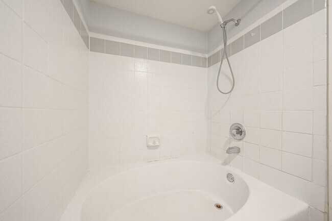 Building Photo - 1340 N Recker Rd