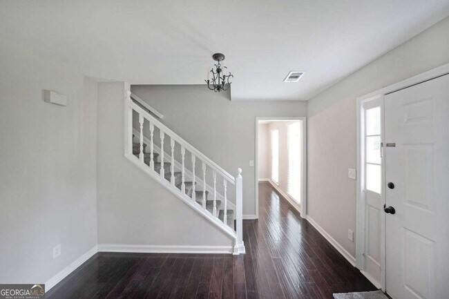 Building Photo - 2620 Valencia Dr NE