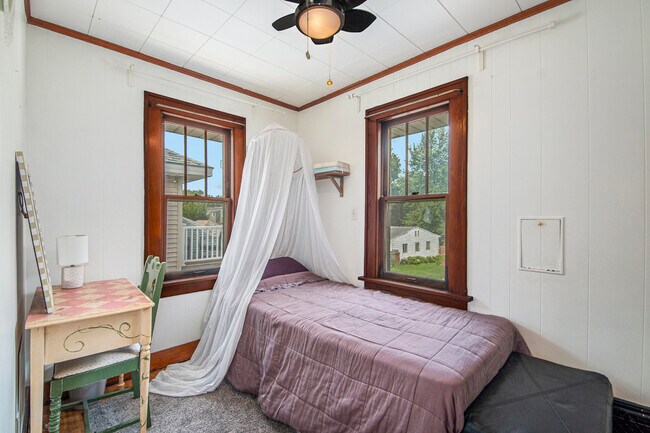 Building Photo - 932 Garfield Ave NW