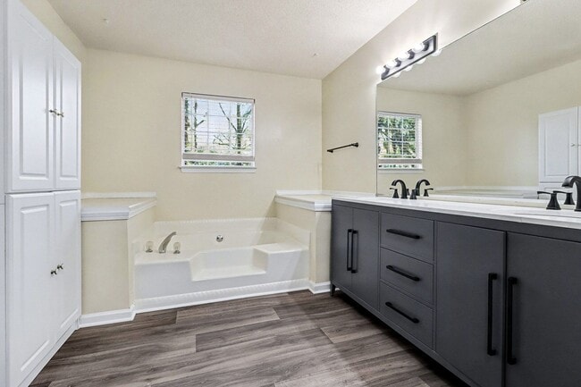 Building Photo - 3BR/2BA on Full Basement in Jonesboro