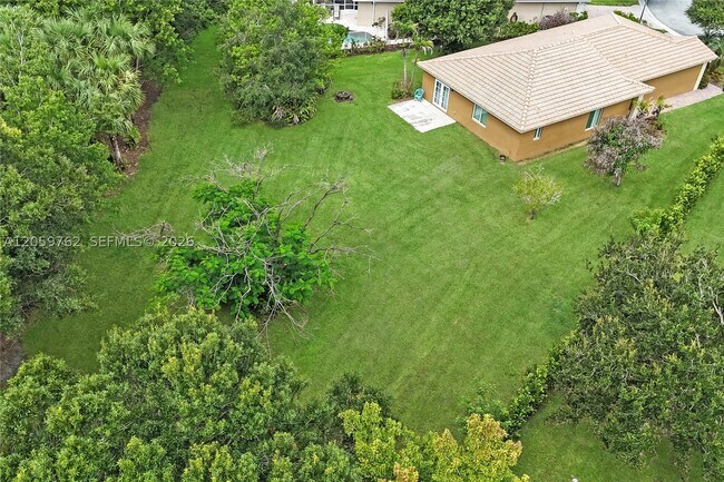 Building Photo - 5603 SE Graham Dr