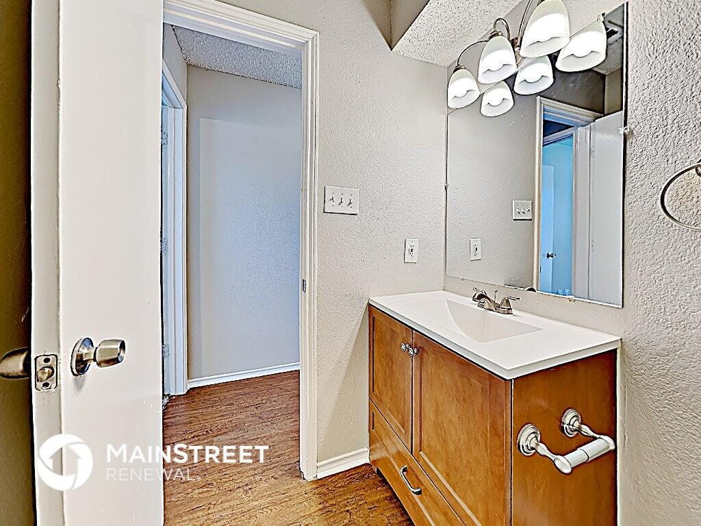 Building Photo - 808 Crystal Creek Ln