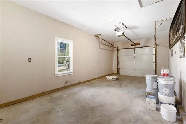 Building Photo - Waverly Avenue