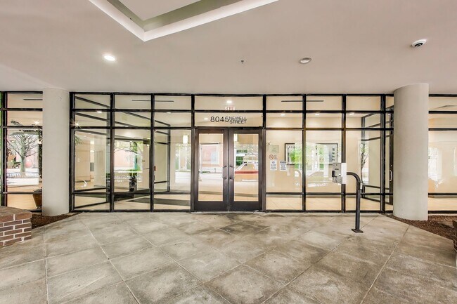 Building Photo - Luxury 1BD/1BA condo steps to SS METRO