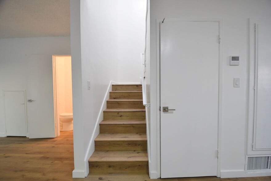 Building Photo - 10855 Morrison St