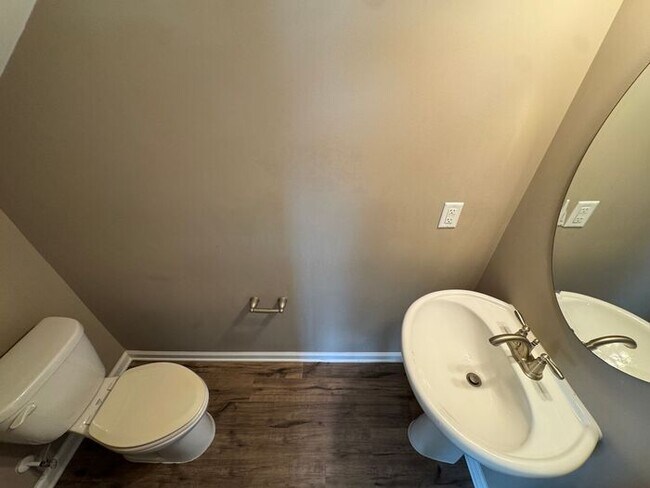 Building Photo - Like new 3 Bedroom townhouse with 2 car ga...