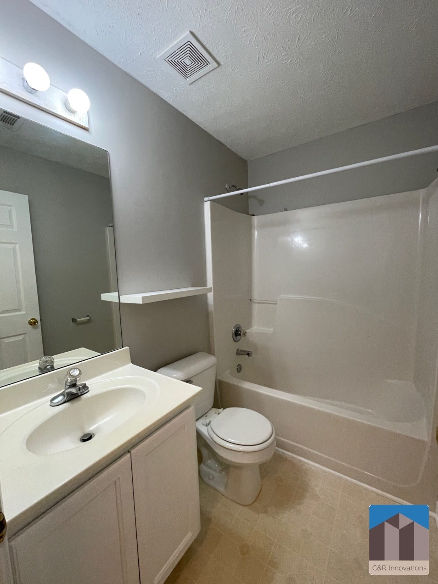 Building Photo - 2345 Delfern Dr