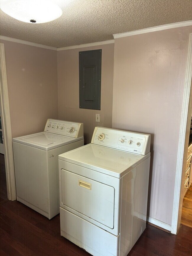 Building Photo - "Charming 3-Bedroom Retreat with 2 Full Baths in Peaceful Pelzer!"