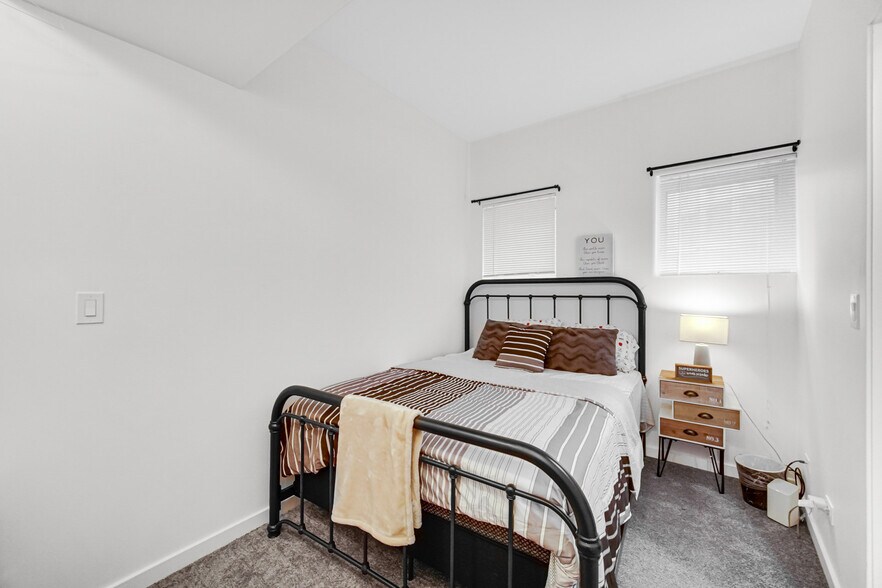 Building Photo - 2828 N Talman Ave