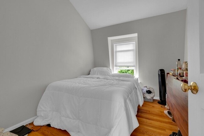 Building Photo - 12 Gates St