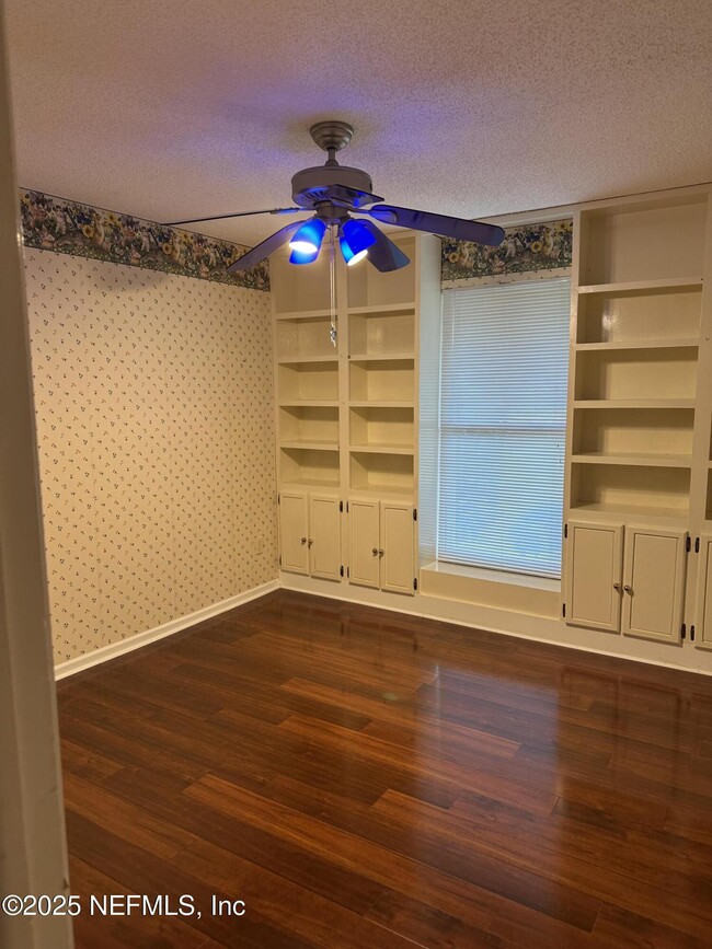 Building Photo - 6192 Duclay Forest Dr S