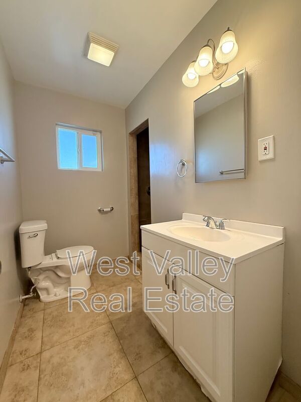 Building Photo - 606 Pierce St