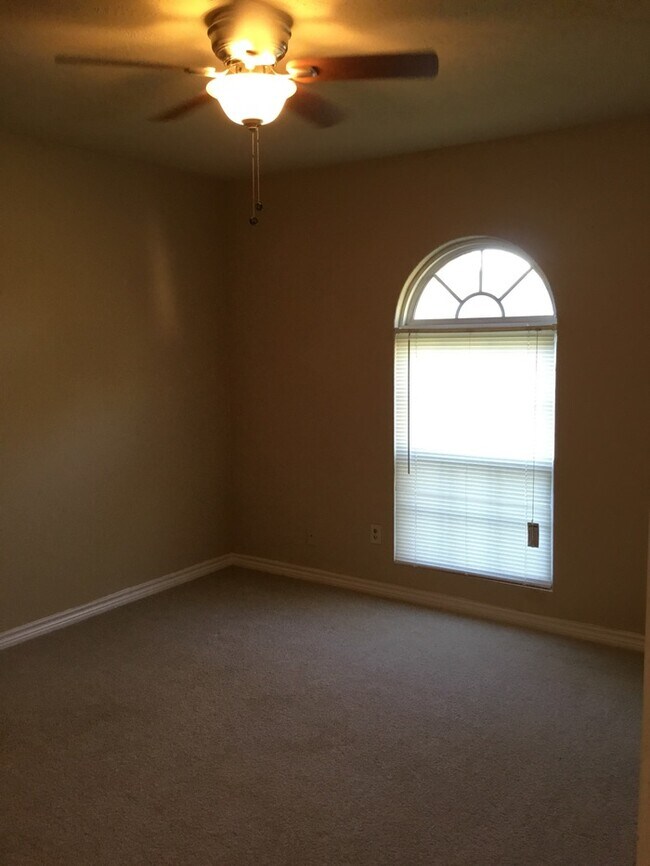 Building Photo - 5221 Norris Dr