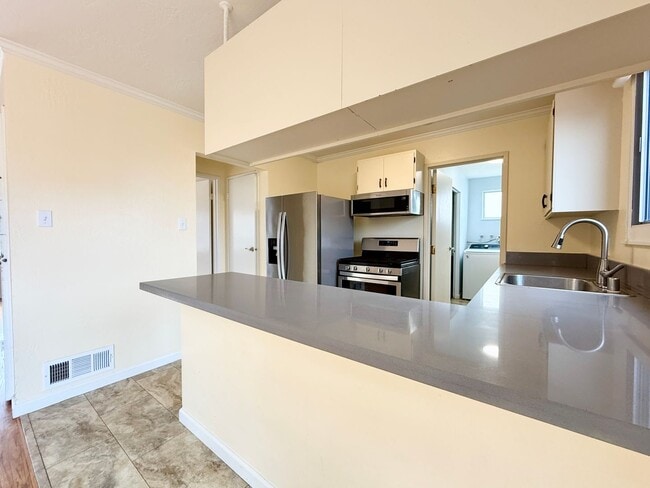 Building Photo - Renovated Single-Family Home in Pacifica!