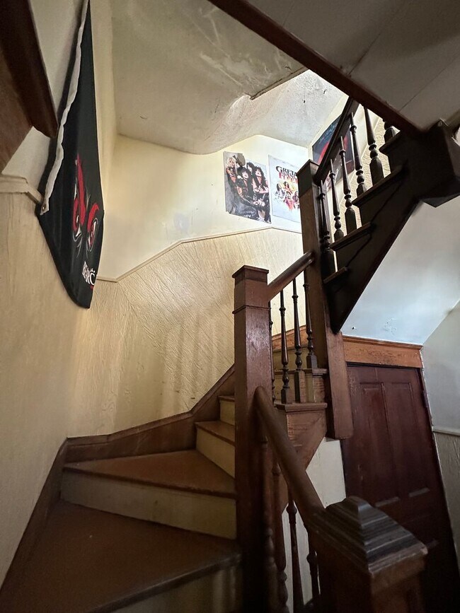 Building Photo - Clifton 6 Bedroom House Available